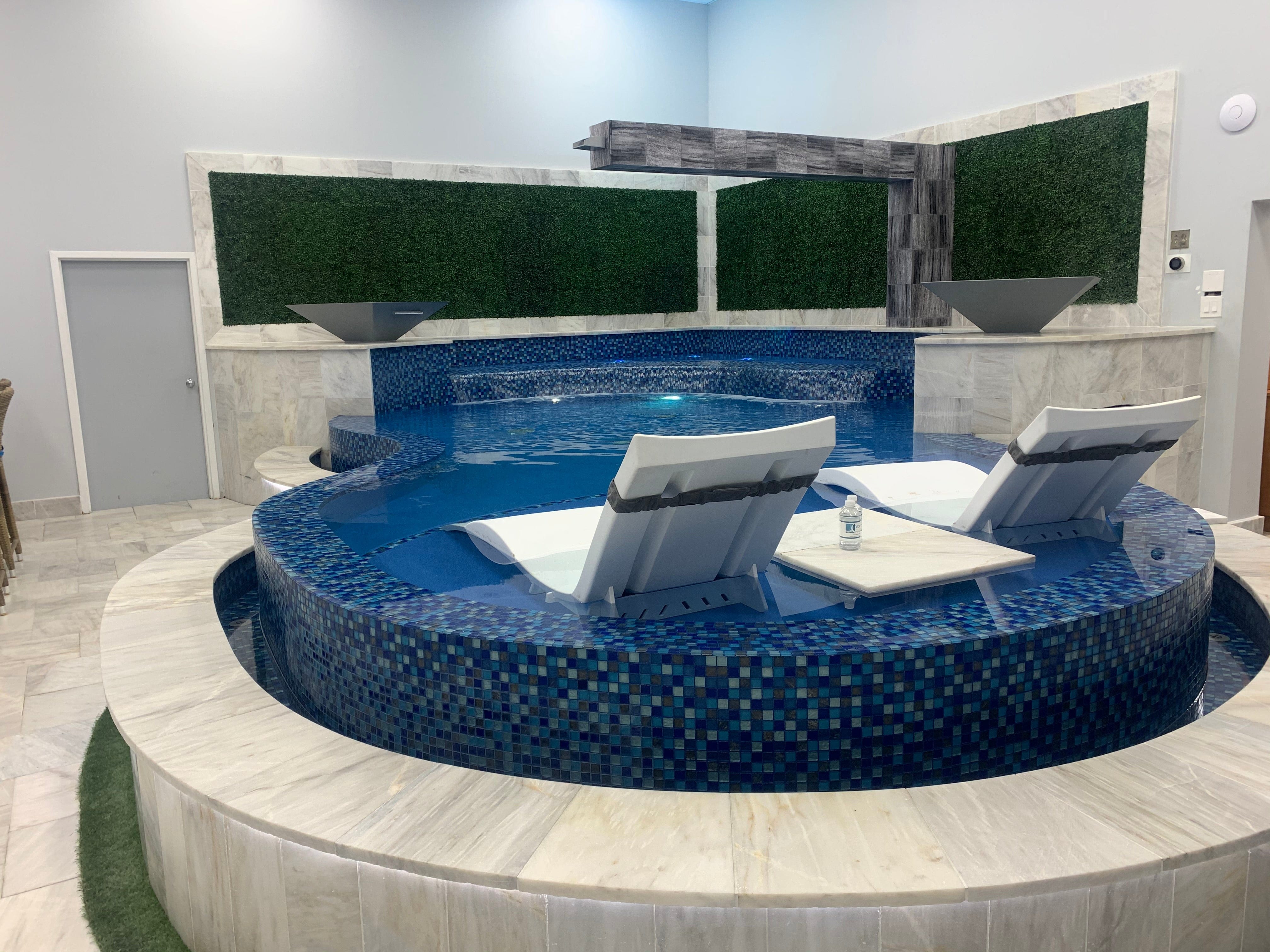 Splash Blue 1x1 glass pool tile
