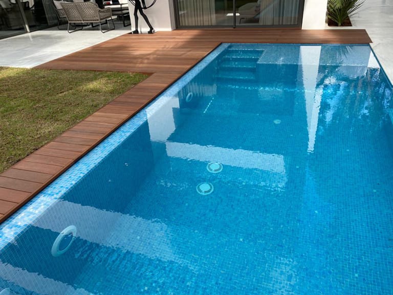 ORIA Iris mix Pool Tile 1x1