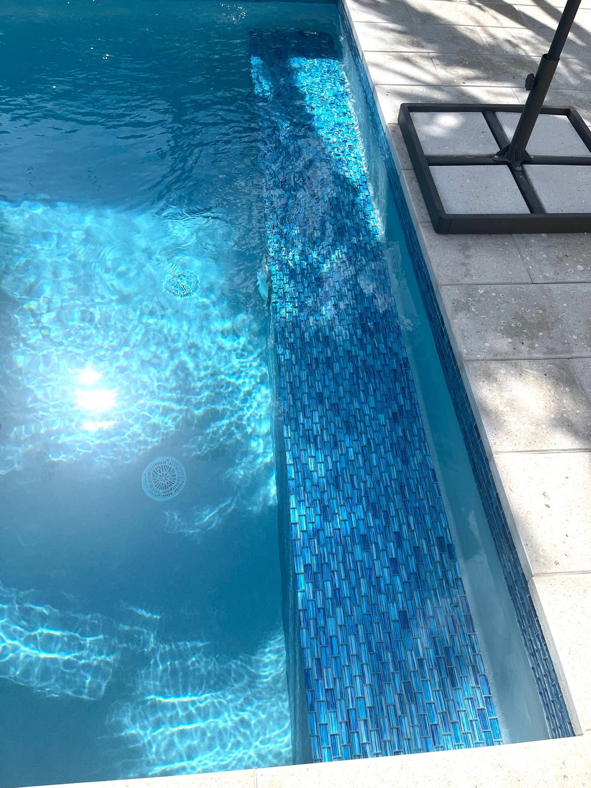 Shade Pattern Glass Pool Tile
